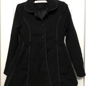 Jou Jou Girl’s button front coat. Size Large Missing belt.